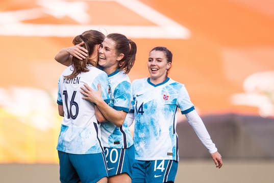 Guro Reiten, Emilie Bosshard Haavi and Cecilie Redisch