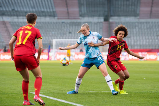 Frida Maanum of Norway and Kassandra Missipo of Belgium