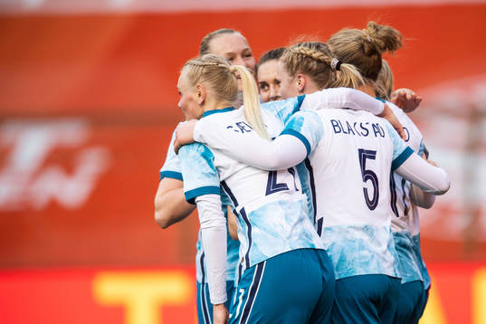 Players of Norway celebrate