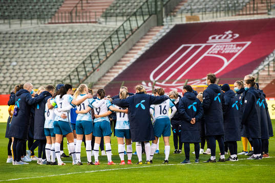 Players of Norway celebrate