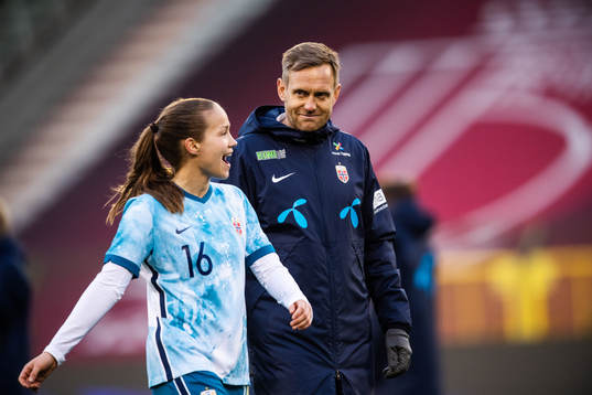 Guro Reiten and coach Martin Sjögren of Norway