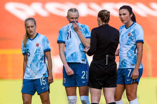 Amalie Vevle Eikeland, Karina Sævik and Ingrid Syrstad
