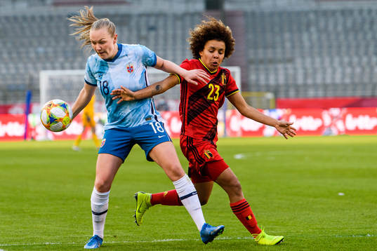 Frida Maanum of Norway and Kassandra Missipo of Belgium