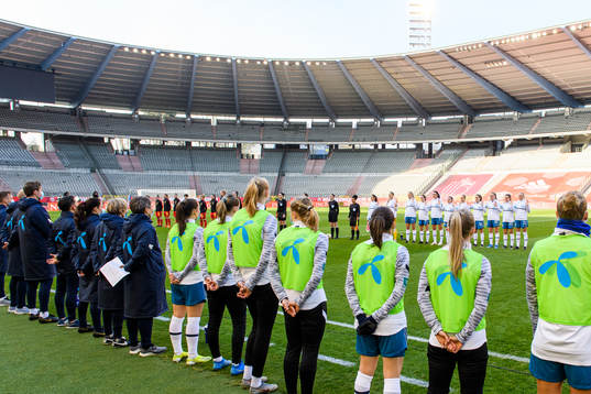 Players of Norway line up
