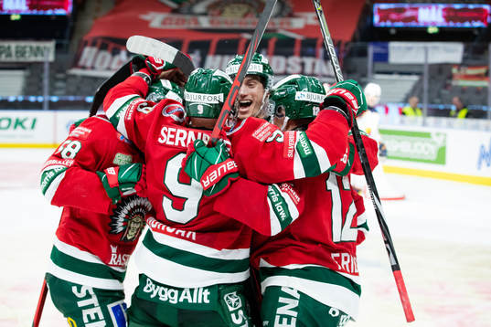 Frölundas Jan Mursak jublar med lagkamrater