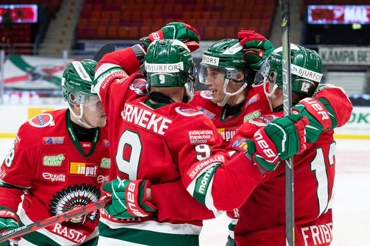 Frölundas Jan Mursak jublar med lagkamrater