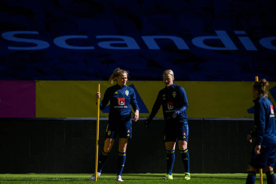Fridolina Rolfö and Nilla Fischer