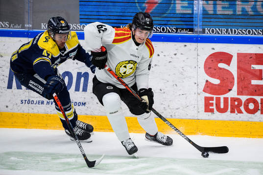 Bläddra bland fler bilder av Ishockey, Kval till SHL, Match 2, HV71 - Brynäs