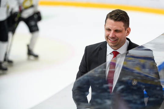 Brynäs tränare Josef Boumedienne jublar