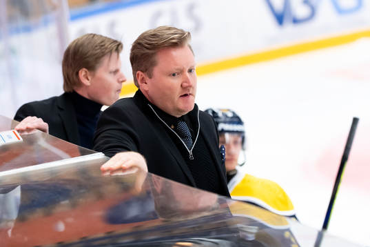 s assisterande tränare Pär Johansson