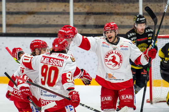 Trojas Karl Olofsson jublar