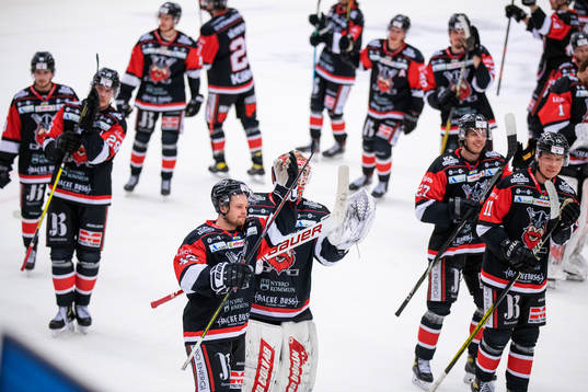 Nybros spelare jublar