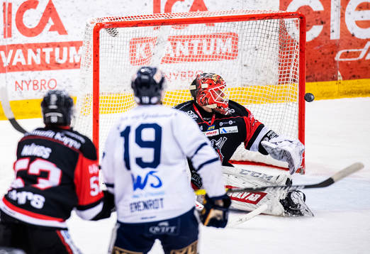 Nybros målvakt Robin Johansson och Visby/Romas William