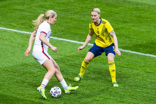 Lindsey Horan of USA and Nilla Fischer of Sweden