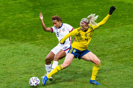 Crystal Dunn of USA and Hanna Glas of Sweden