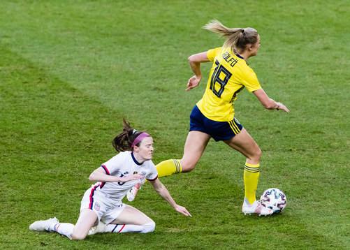 Rose Lavelle of USA and Fridolina Rolfö of Sweden