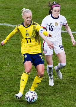 Caroline Seger of Sweden and Rose Lavelle of USA