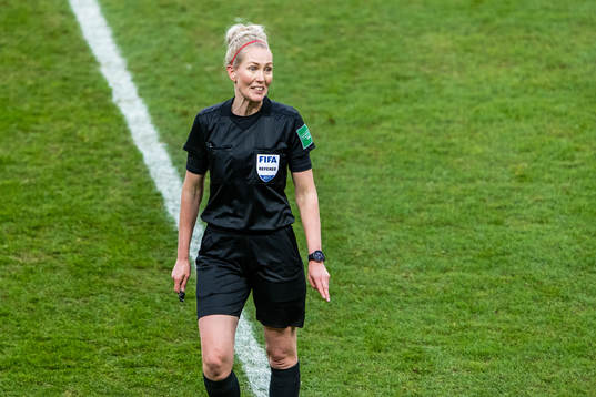 Referee Lina Lehtovaara