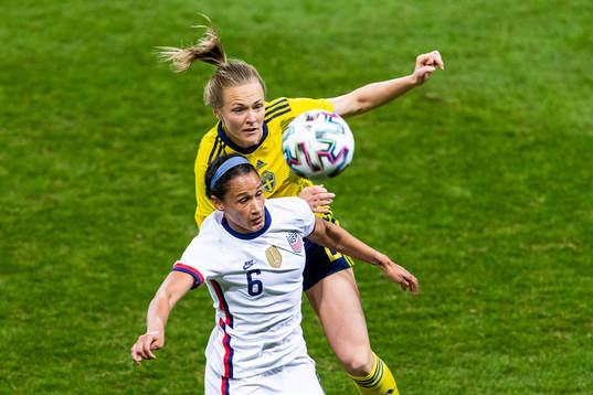 Lynn Williams of USA and Magdalena Eriksson of Sweden