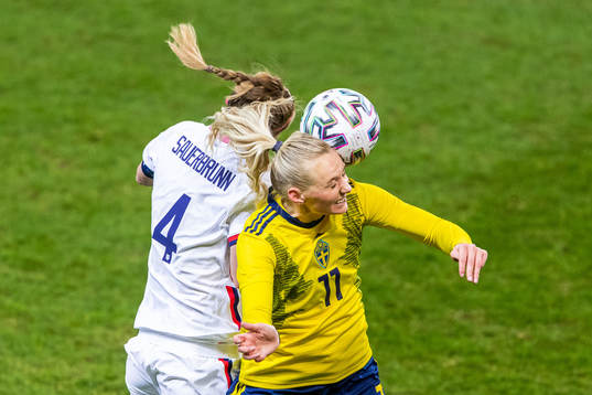 Becky Sauerbrunn of USA and Stina Blackstenius of Sweden