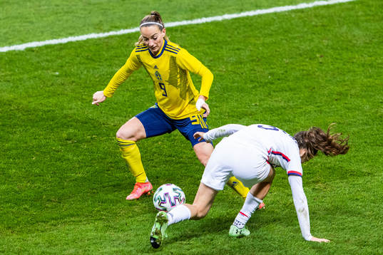 Kosovare Asllani of Sweden and Kelley O’Hara of USA