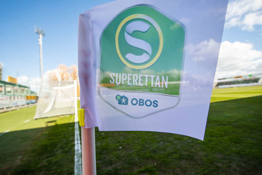 Hörnflagga för Superettan med Obos logga