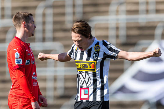 Värnamos Oscar Johansson deppar medan Landskronas Filip