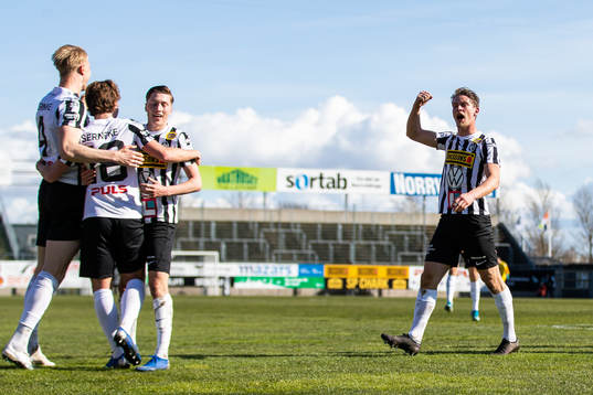Landskronas Robin Hofsö jublar