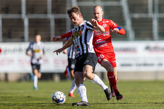 Landskronas Robin Hofsö och Värnamos Freddy Winsth