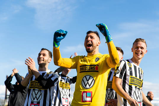 Landskronas målvakt Amr Kaddoura jublar