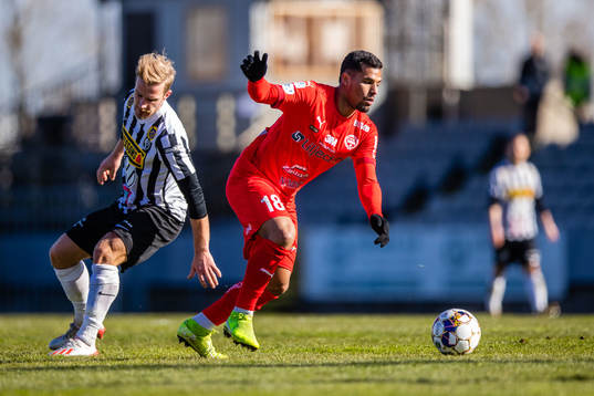 Landskronas Linus Olsson och Värnamos Wenderson Oliveira