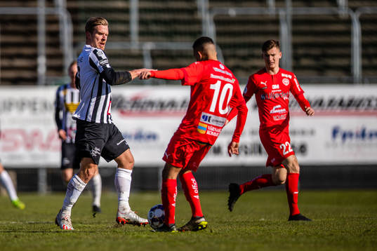 Landskronas Linus Olsson och Värnamos Erick Brendon
