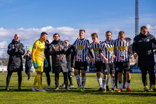 Landskronas målvakt Amr Kaddoura jublar med lagkamrater