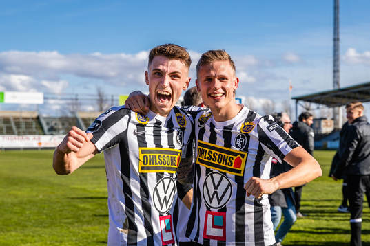 Landskronas Hampus Ferhm och Oscar Petersson jublar