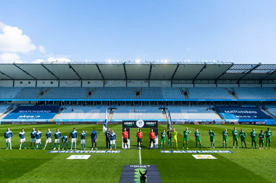 Malmö FFs och Hammarbys spelare vid line up