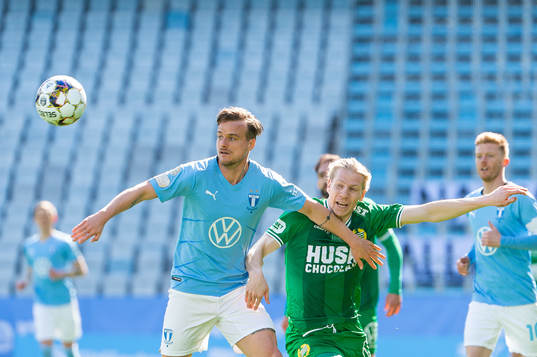 Malmö FFs Eric Larsson och Hammarbys Gustav Ludwigson