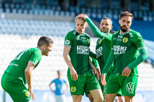 Hammarbys Gustav Ludwigson jublar med lagkamrater