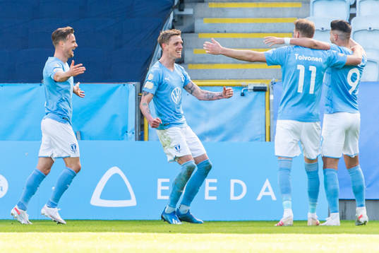 Malmö FFs Sören Rieks jublar med lagkamrater