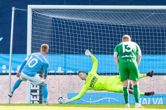 Malmö FFs Anders Christiansen gör 1-1 på Hammarbys