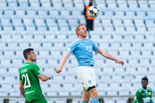 Hammarbys Astrit Selmani och Malmö FFs Franz Brorsson
