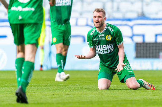 Hammarbys Mads Fenger Nielsen reagerar