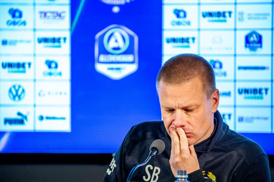 Hammarbys tränare Stefan Billborn deppar på
