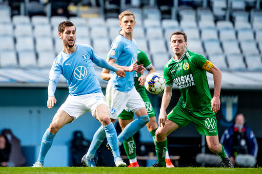 Malmö FFs Adi Nalic mot Hammarbys Darijan Bojanic