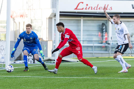 Örebros målvakt Bobby Allain och IFK Göteborgs Tobias