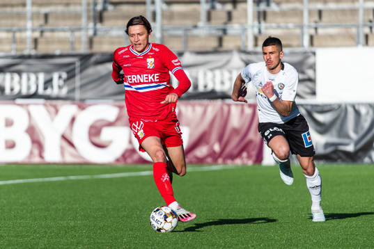 IFK Göteborgs Simon Thern och Örebros Hussein Ali
