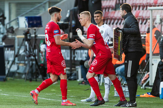 IFK Göteborgs Kevin Yakob byts ut mot Kolbeinn Sigthorsson