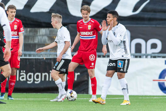 Örebros Romain Gall reagerar