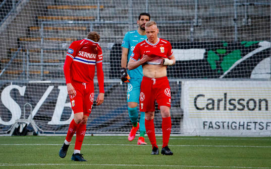 IFK Göteborgs Gustaf Norlin och Kolbeinn Sigthorsson deppar