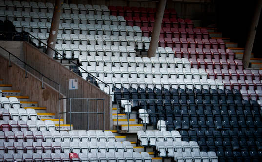 Tomma läktare på Behrn Arena