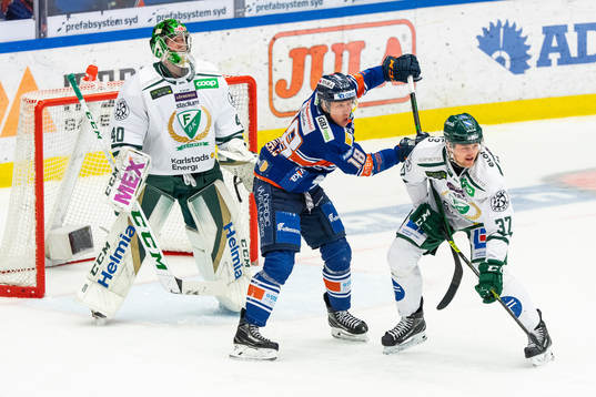 Växjös Marcus Sylvegård och Färjestads målvakt Henrik